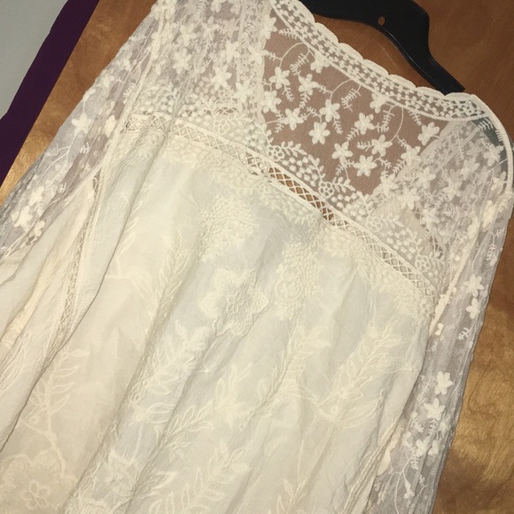 3X 22/24W Natural Mixed Media Scalloped-Edge Top - Picture 6 of 8